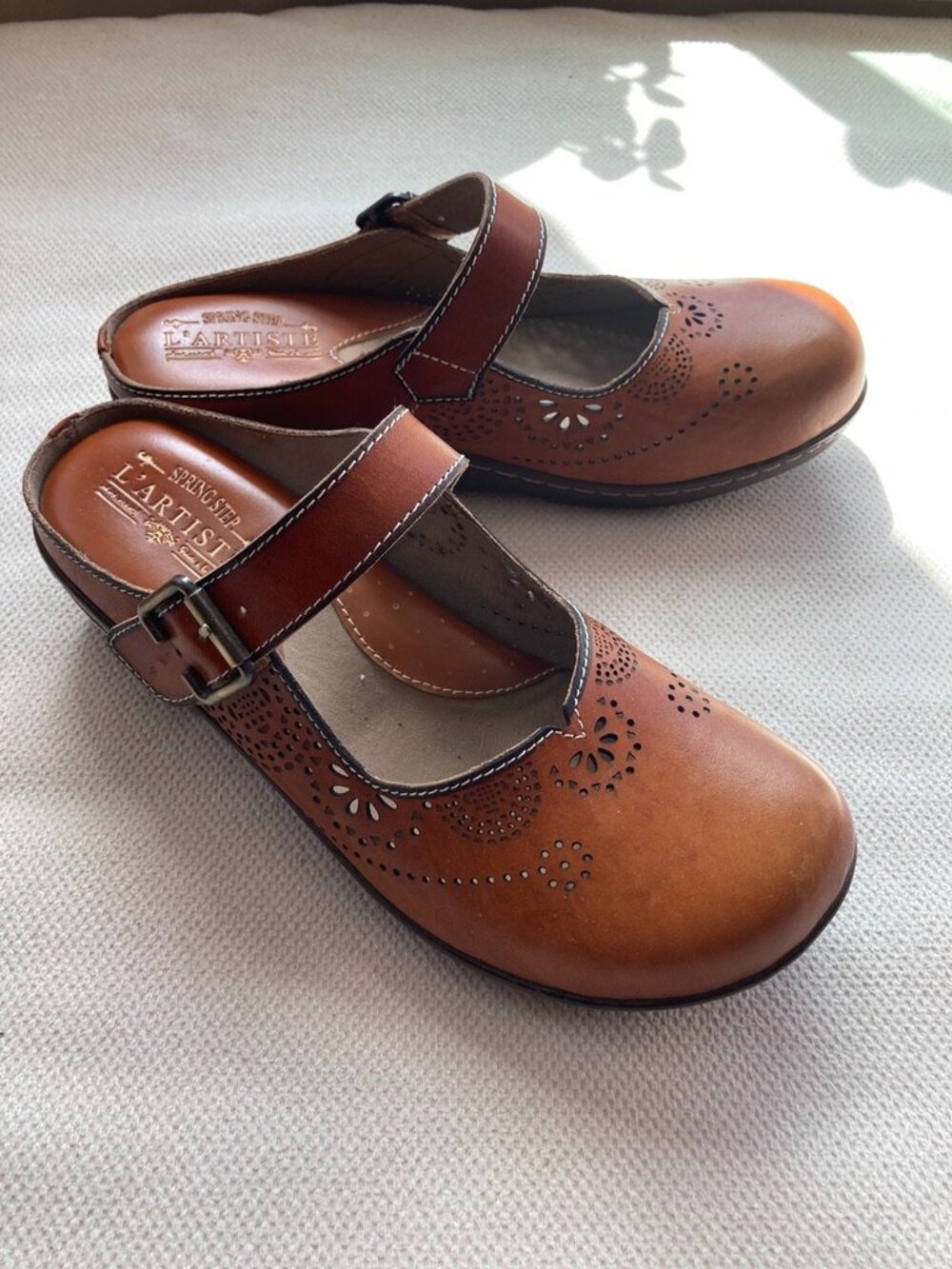 L'Artiste by Spring Step Aneria Leather Clogs Size 41  • Wide Roomy Fit Buckle S